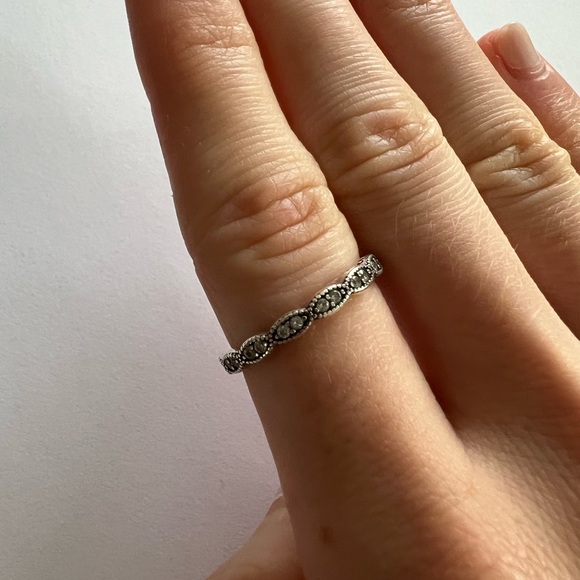 Pandora Sparkling Leaves Stackable Ring - Picture 5 of 11